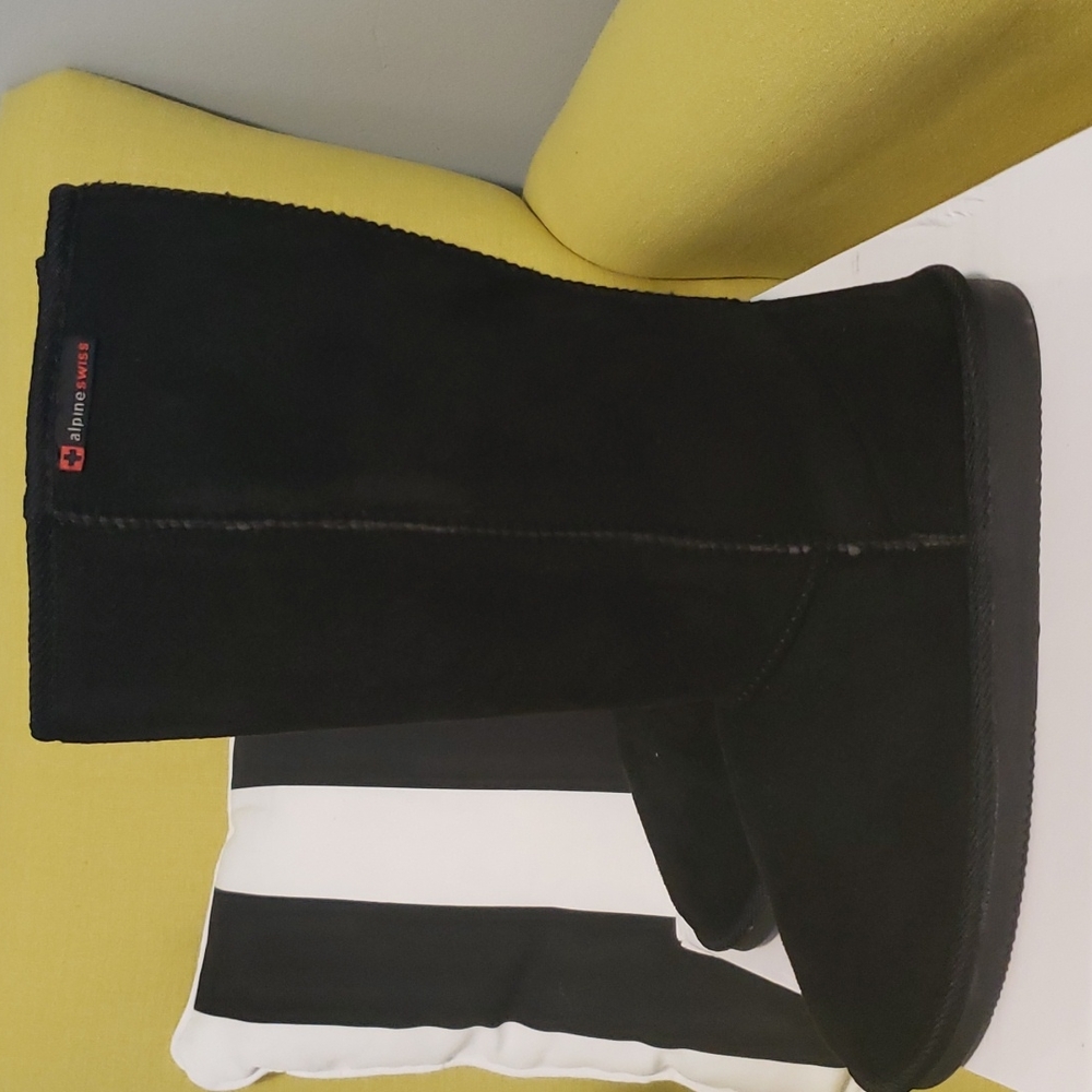 NWOT Alpine Swiss Sherling Boots